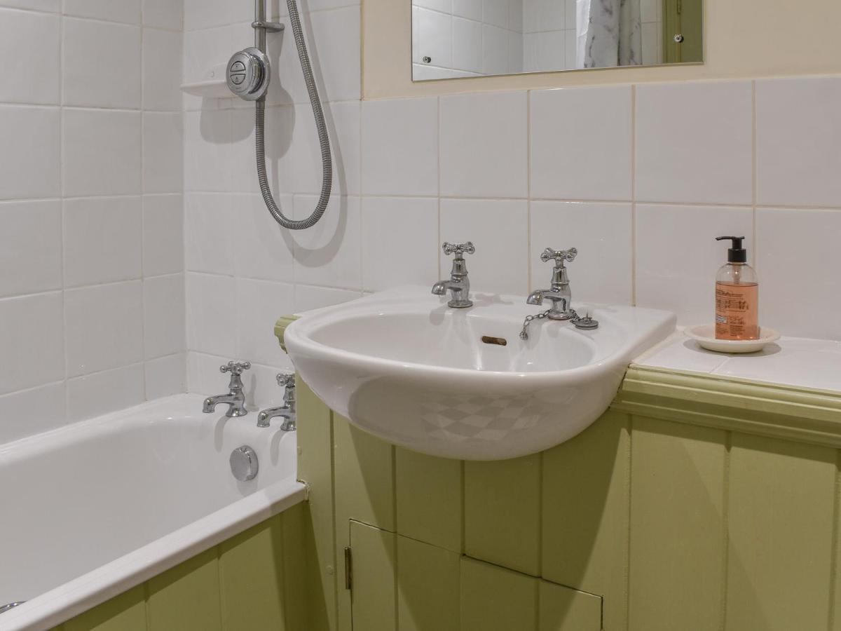 Honeysuckle Cottage North Mundham ภายนอก รูปภาพ
