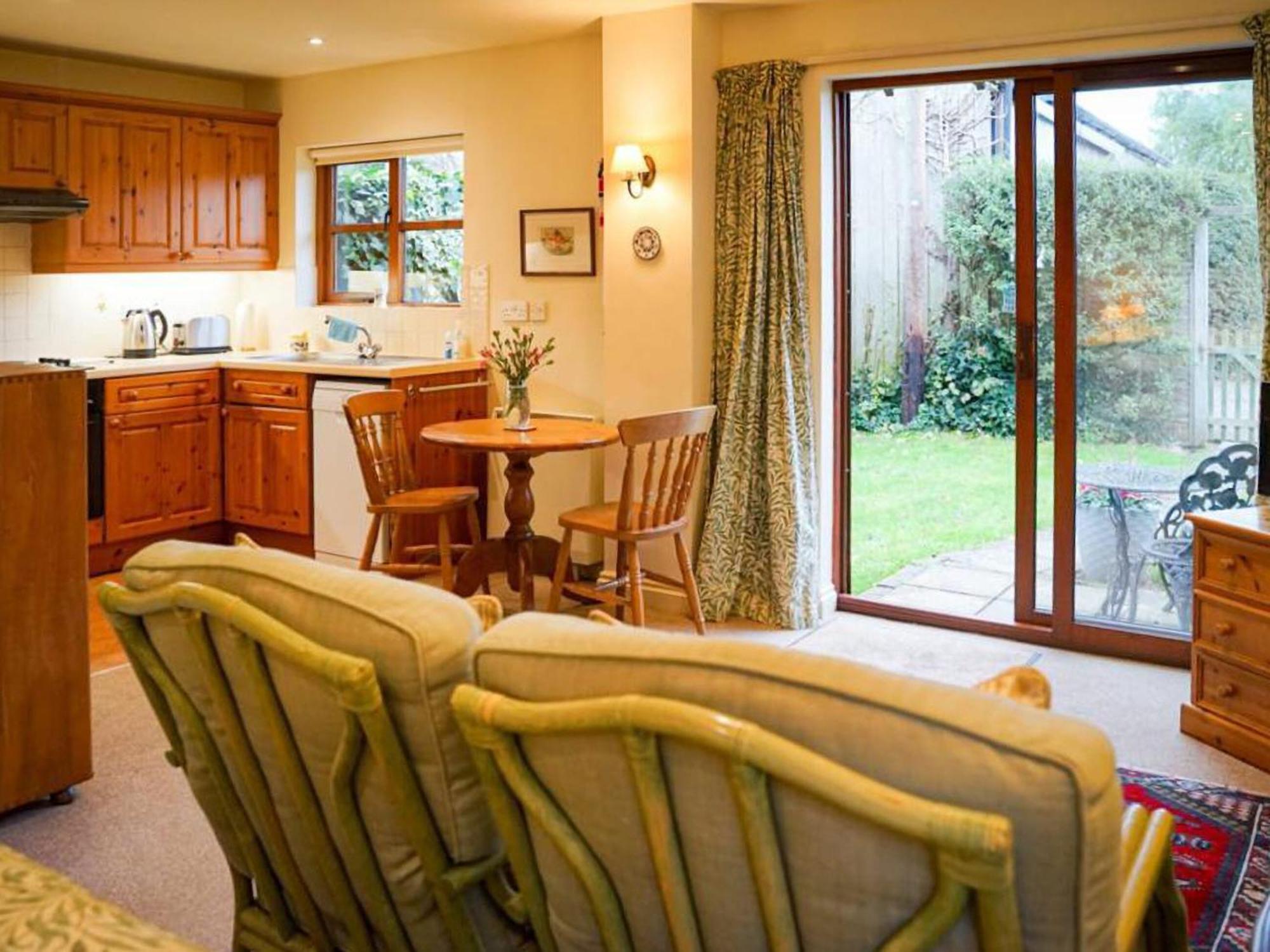 Honeysuckle Cottage North Mundham ภายนอก รูปภาพ
