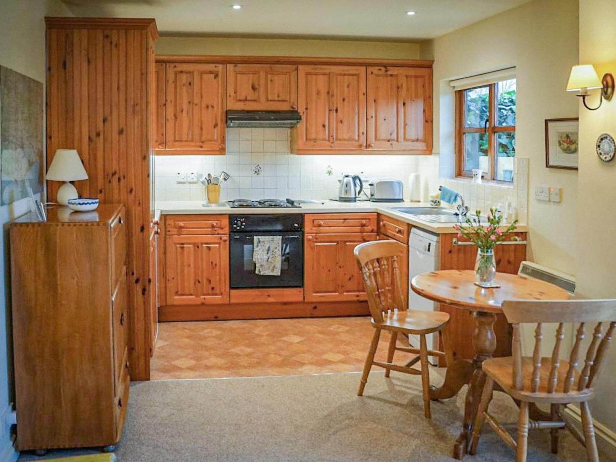 Honeysuckle Cottage North Mundham ภายนอก รูปภาพ