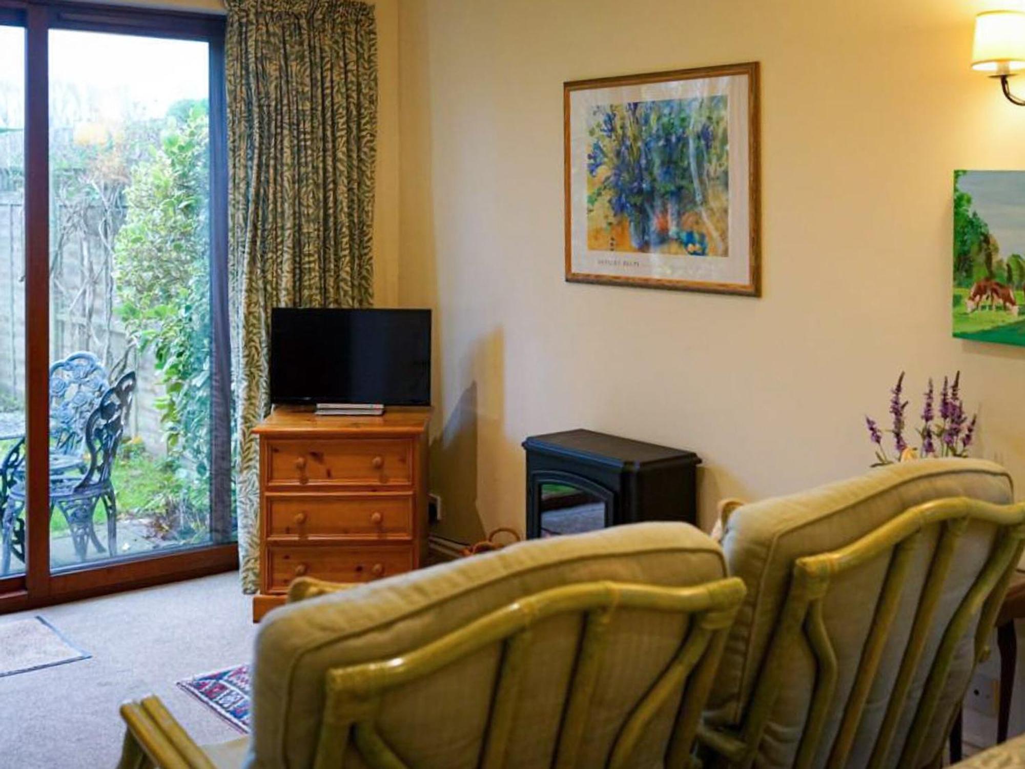 Honeysuckle Cottage North Mundham ภายนอก รูปภาพ