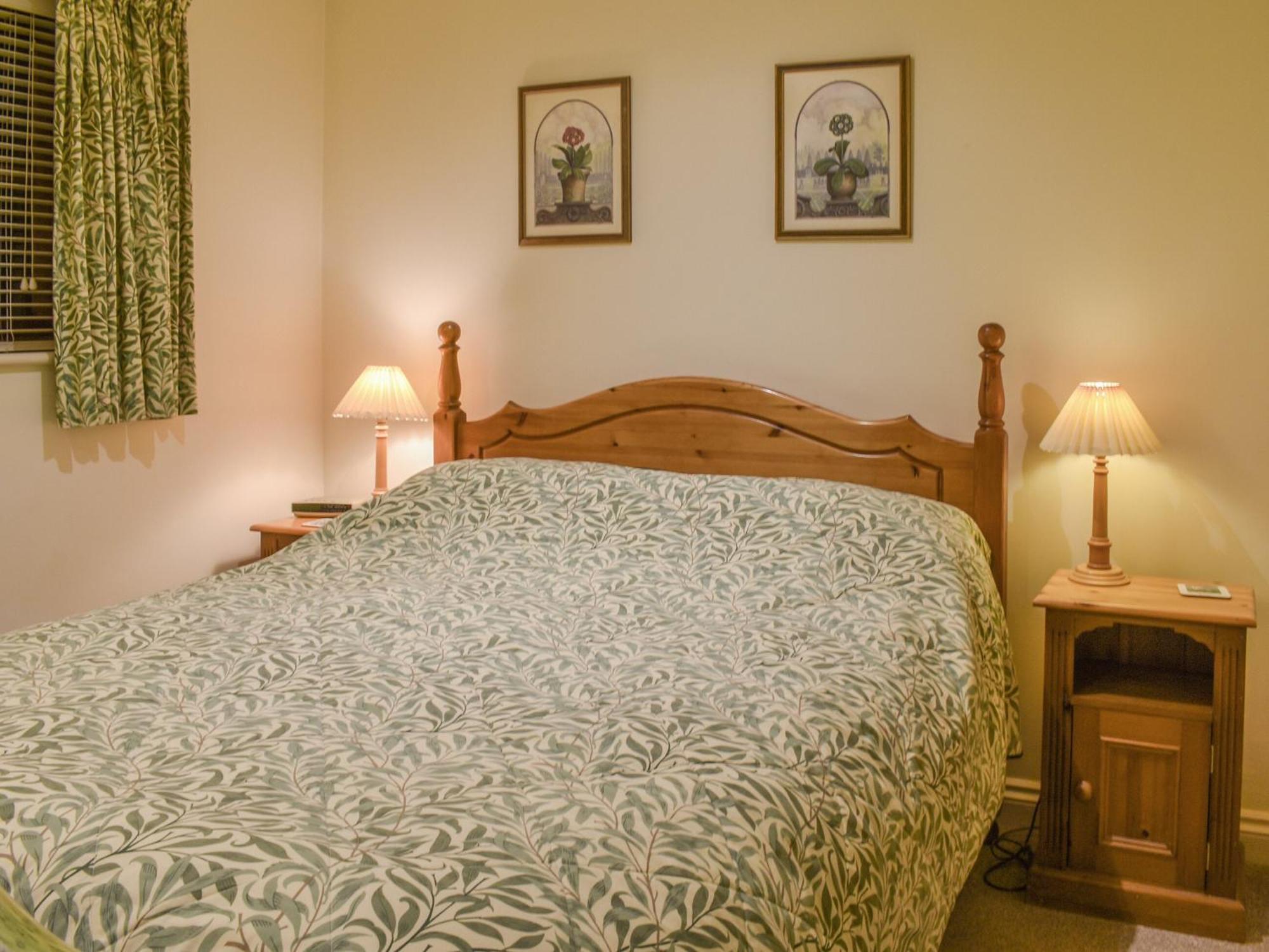 Honeysuckle Cottage North Mundham ภายนอก รูปภาพ